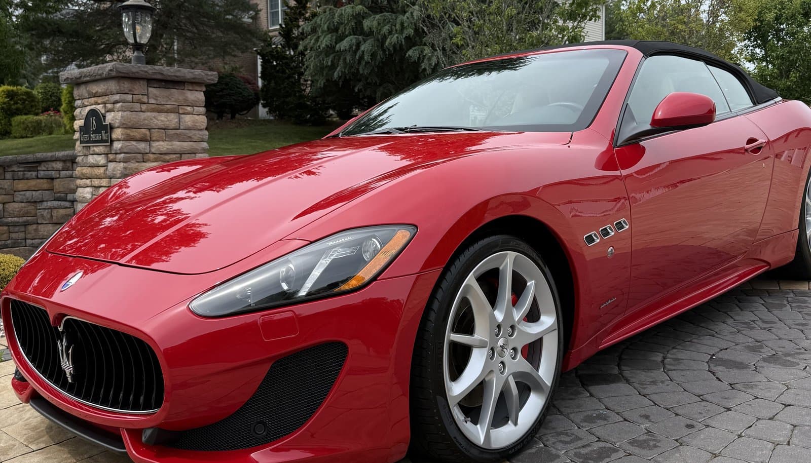 Detailed Maserati GranTurismo convertible
